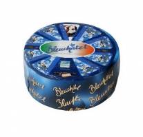 Купить онлайн Сыр Блюшатель с голубой плесенью 55% Швейцария в интернет-магазине Беришка с доставкой по Хабаровску и по России недорого.