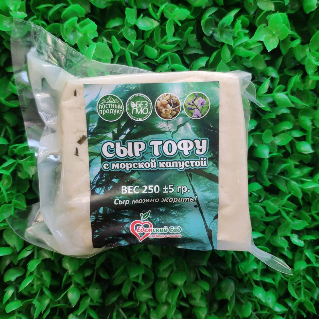 Купить онлайн Сыр соевый Тофу с морской капустой, 250 гр в интернет-магазине Беришка с доставкой по Хабаровску и по России недорого.
