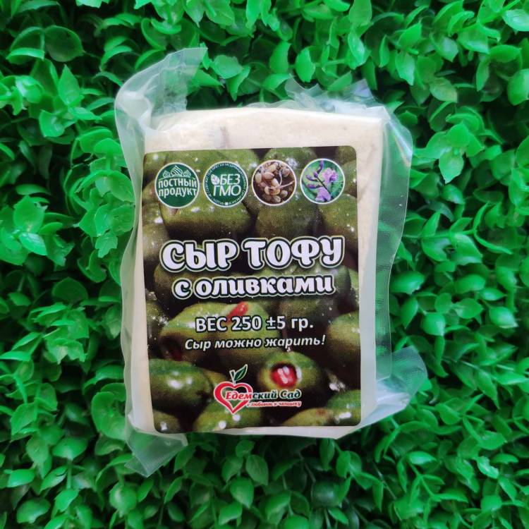 Купить онлайн Сыр соевый Тофу с оливками, 250 гр в интернет-магазине Беришка с доставкой по Хабаровску и по России недорого.